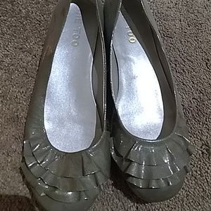 ME TOO stylish flats NWOT